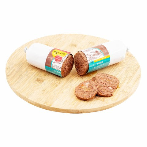 Gourmetwurst Pferd: angeschnittene Scheiben neben Wurstrolle