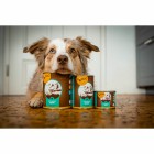 Mehrere Hundefutterdosen